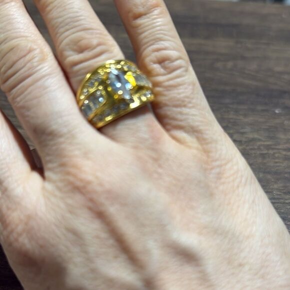 Elegant Gold Plated Zirconia Women's Ring - Picture 5 of 10